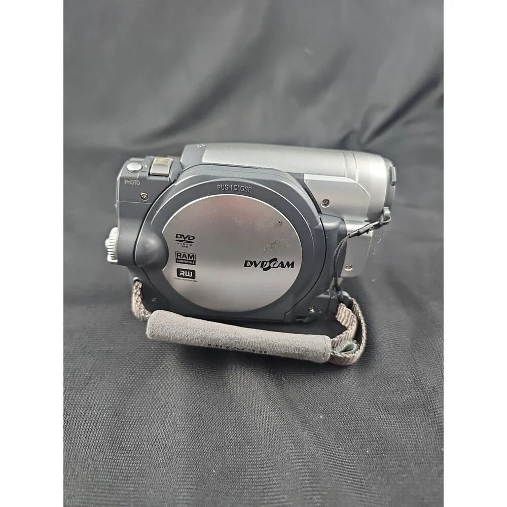 Hitachi dz-gx5080a DVD Camcorder, With Accessories Tested Working Needs Battery